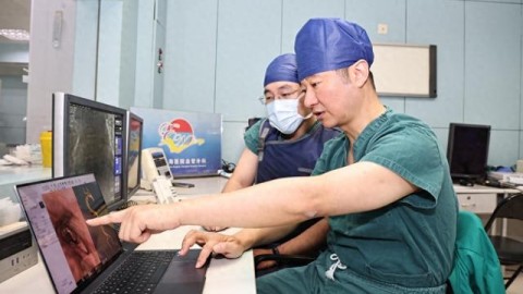 摊牌了！AI正在“抄作业”般闯入医学圈，但救命还得靠这招？